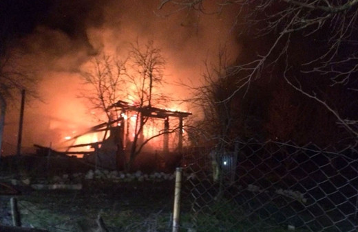 Beykoz'da bir çiftlik alev alev yandı, çobanlar faciayı engelledi