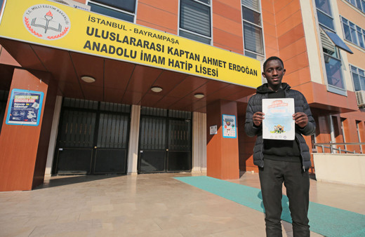 Burslarından artırıp bir yetime hami oldular