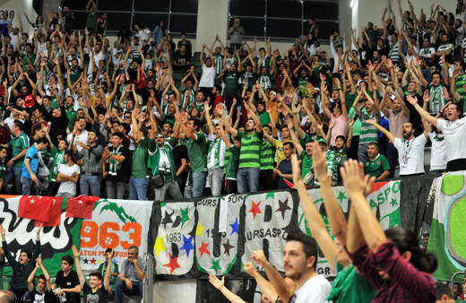 Çirkin tezahürat ceza getirdi! Frutti Extra Bursaspor 119 bin TL ceza aldı