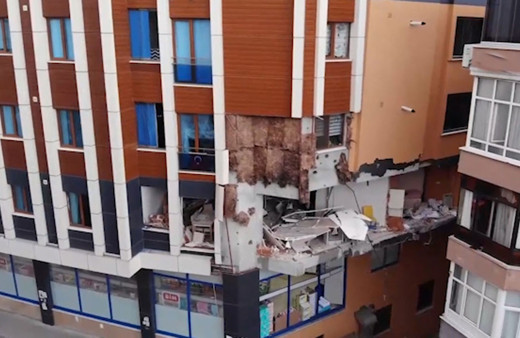 Bomba gibi patladı! Güngören'deki doğalgaz patlaması saniye saniye kamerada