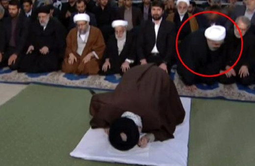 Hamaney'in kıldırdığı Cuma namazında Ruhani namaz biter bitmez camiyi terk etti