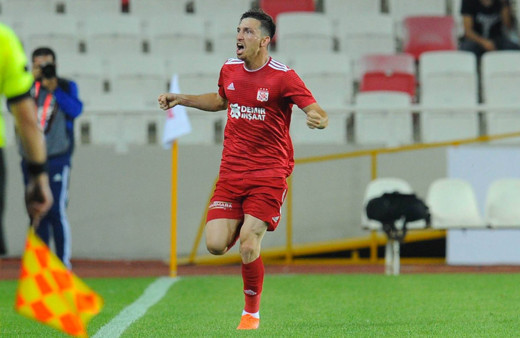 Galatasaray Mert Hakan'ı İtalyanlara kaptırmadı