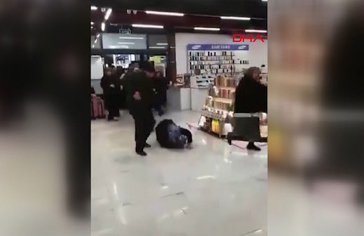 Alışveriş merkezi açılışında izdiham! O anlar kamerada