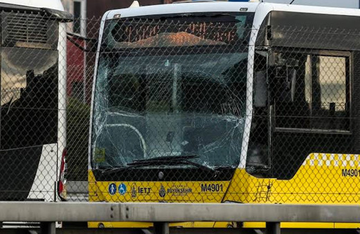 İstanbul Okmeydanı'nda metrobüs kazası! Sürücü yaralandı