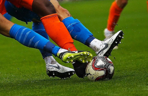 Fransa'da da ligler ertelendi