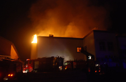 Tokat'taki tarihi handa yangın! Patlayıcı maddeler var