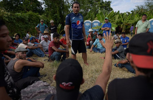 ABD'ye gitmek için yola çıkan binlerce göçmen Meksika sınırına dayandı