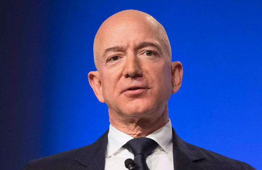 Amazon'un kurucusu Jeff Bezos en zengin unvanını Bernard Arnault'a kaptırdı!