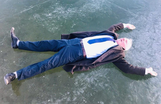 Bayburt'tan film sahnelerini aratmayan manzara! Donan gölde hatıra fotoğrafı