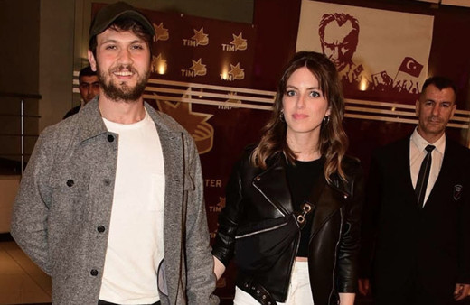 Bige Önal frikiği olay oldu rüzgarda eteği açıldı