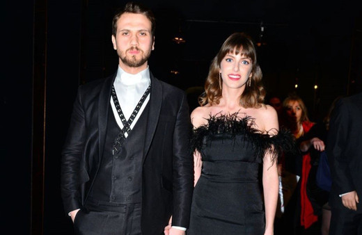 Bige Önal frikik vermekten kaçamadı iç çamaşırsız elbise tercihi başını yaktı