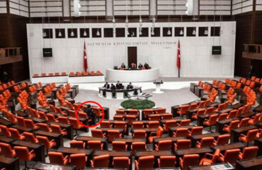 Meclis'te tek başına! Sadece bir vekil gitti enteresan görüntüler