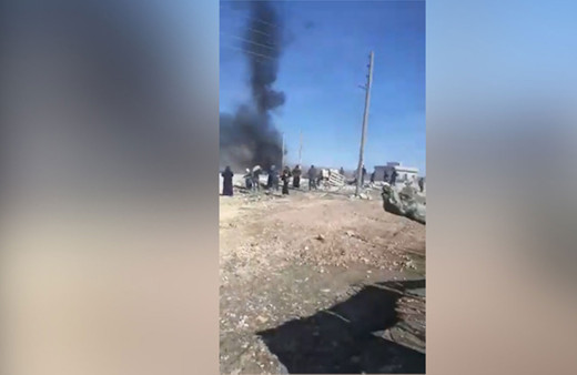 YPG destekçileri Kobani'de Türk askerine saldırdı