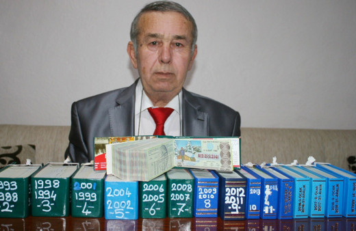 38 yıldır aldığı hiç ikramiye çıkmayan 7 bin piyango biletini biriktirdi