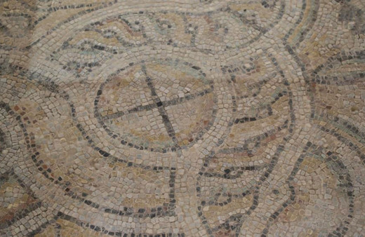 Belediye binasının restorasyonunda tarihi mozaikler bulundu