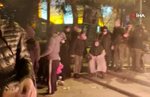 Depremin merkez üssünde vatandaşlar geceyi sokakta geçiriyor