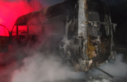 Anadolu Otoyolu'nda seyir halindeki minibüs yandı