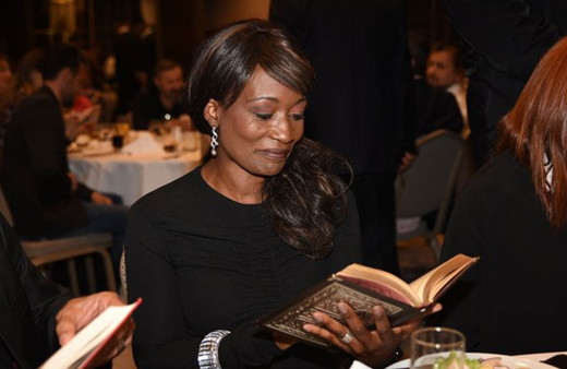 Amerikalı şarkıcı Della Miles depremzedelere destek verdi gönüllü sahne alacak