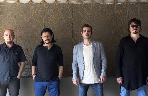 Mor ve Ötesi'nden deprem için anlamlı hareket! Bebek bezleriyle konsere geldiler