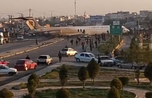 İran'da yolcu uçağı iniş sırasında pistten çıktı