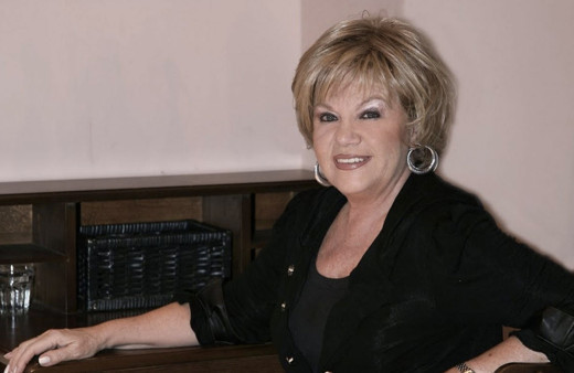 Nevra Serezli kaç yaşında eşi Metin Serezli ve oğulları kimdir?