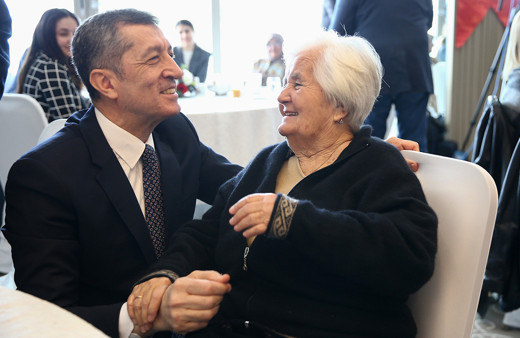 Milli Eğitim Bakanı Selçuk ile hayırsever arasında gülümseten diyalog