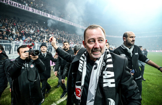 Beşiktaş'ta yeni teknik direktör Sergen Yalçın için imza töreni düzenlendi