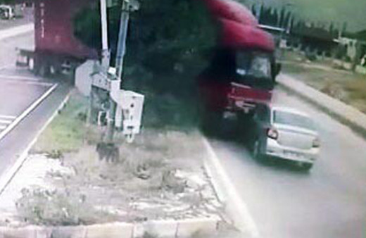 Aydın'da ABD'li kadının öldüğü kaza, mobese kamerasında