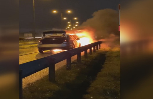 Bir gün önce aldığı otomobil alev alev yandı