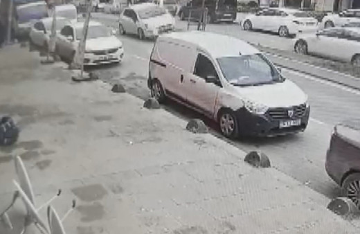Arnavutköy'de kaza anı kamerada