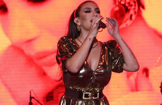 İrem Derici'nin konserdeki küfrü olay! Herkes tepki gösterdi Bülent Ersoy destek çıktı