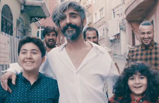 Manuş Baba 'Eteği Belinde' şarkısı için tazminat ödeyecek