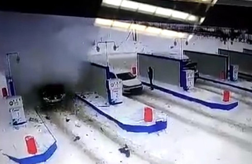 Rusya'da akaryakıt istasyonunda araçta patlama meydana geldi