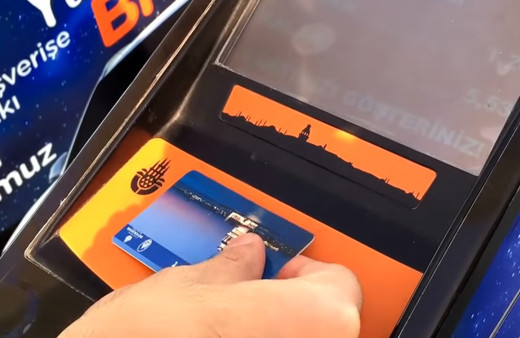 65 yaş üstü vatandaşlara yoğun mesai saatlerinde yolculuk ücretli olacak