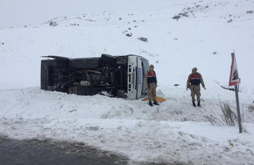 Erzurum Horosan'da halk otobüsü şarampole uçtu! Ölü ve yaralılar var