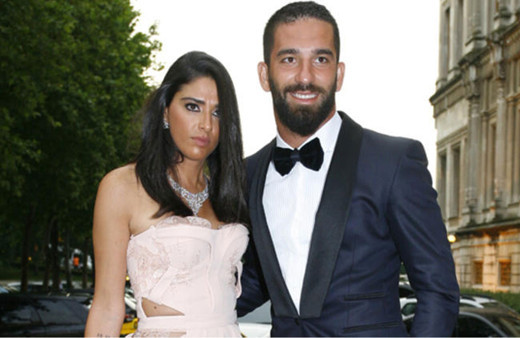 Arda Turan ve Aslıhan Doğan'ın bebeklerinin ismi belli oldu bakın kaç kilo almış