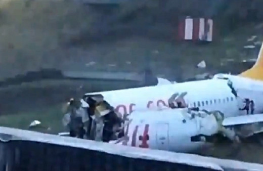 CNN Türk'te uçak kazasının dışında konuları konuşan eski pilot yayından alındı