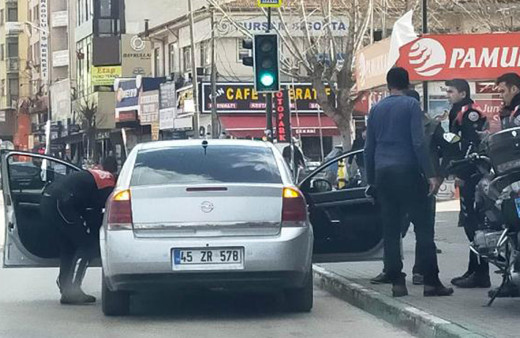 Polis memuru, otomobilini çalan genci 12 kurşunla öldürdü