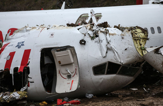 Sabiha Gökçen'deki uçak kazasının görüntüleri dehşete düşürdü