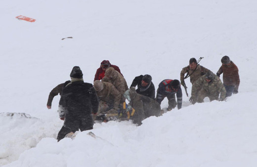 Beyin ameliyatı olup taburcu edildiği gün çığa yakalandı