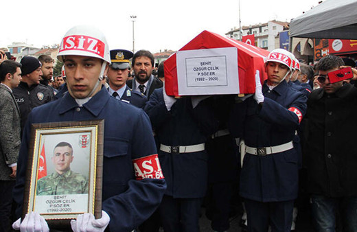 Kayseri'de şehit cenazesine binlerce kişi katıldı