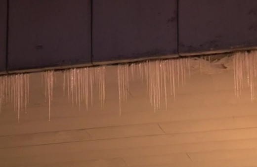 İstanbul'da üst geçitlerdeki buz sarkıtları tehlike oluşturuyor!