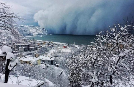 Hopa'da kar fırtınası denizden böyle geldi! Tüyler ürperten görüntüler