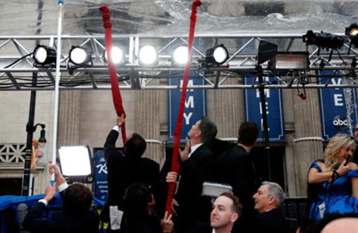 2020 Oscar'da yağmur azizliği yaşandı! Sopalarla müdahale ettiler