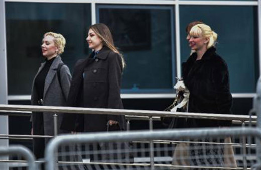 Kedicikler adliyeye böyle geldi neşeleri de makyajları da yerinde