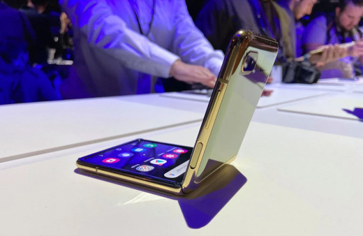 Samsung katlanabilir Galaxy Z Flip'in tanıtımını yaptı! İşte özellikleri