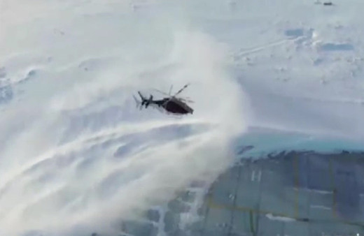 Van Bahçesaray'da hasta kadın hastaneye polis helikopteriyle yetiştirildi