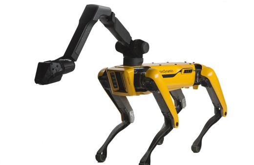 Boston Dynamics'in robot köpeği Spot güvenlik görevlisi oldu!