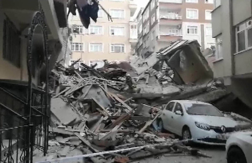 İstanbul Bahçelievler'de bina çöktü