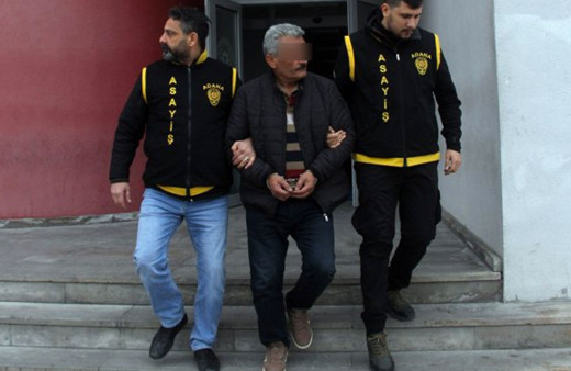 55 yıl hapis cezasıyla aranıyordu batak oynarken yakalandı